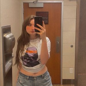 Meet your Posher, Emi